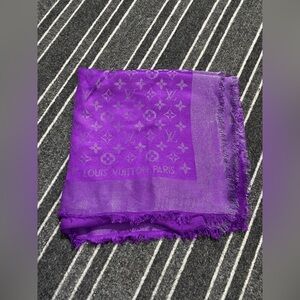 LOUIS VUITTON
Purple Monogram Silk/Wool Shawl Scarf